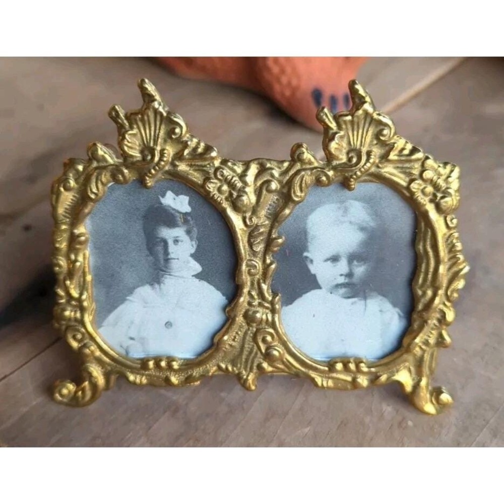Vintage Knobler Solid Brass Oval Double Photo Frame Very Pretty!